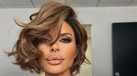 lisa rinna nude photo|Lisa Rinna, 60, Goes Totally Nude in Mirror Selfie: ‘Celebrate It’